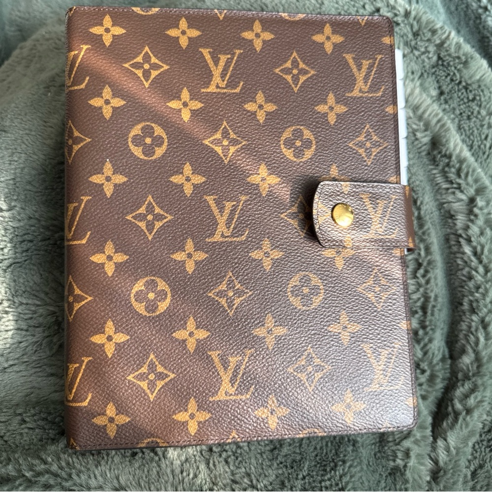 Louis Vuitton Monogram GM size ring agenda
